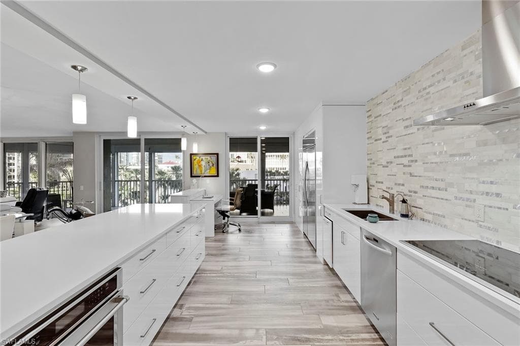 4401 Gulf Shore Blvd N C304, Naples, FL 34103-11