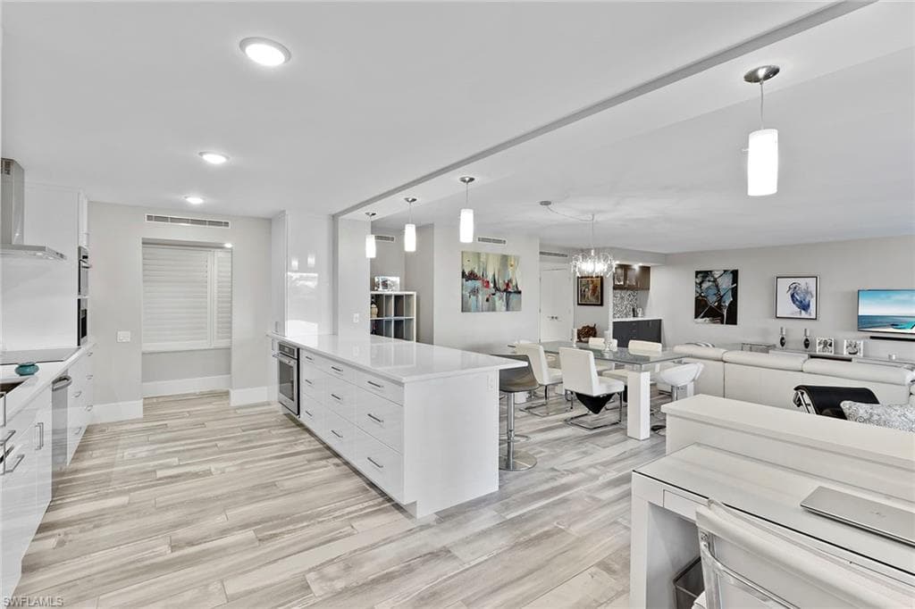 4401 Gulf Shore Blvd N C304, Naples, FL 34103-12
