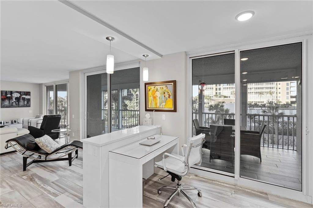 4401 Gulf Shore Blvd N C304, Naples, FL 34103-13