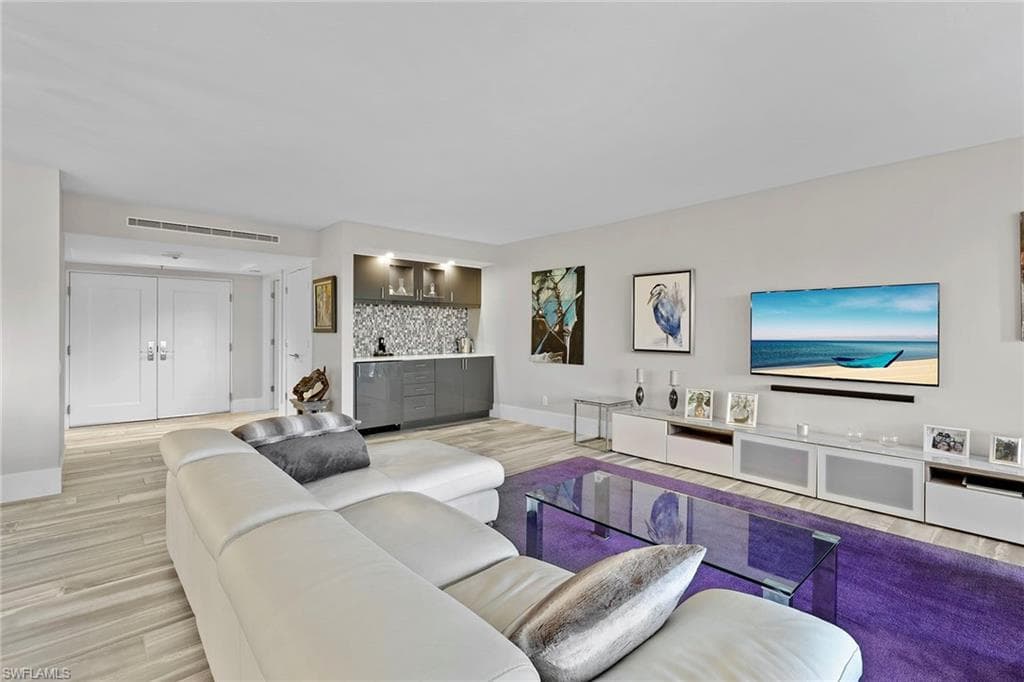 4401 Gulf Shore Blvd N C304, Naples, FL 34103-7