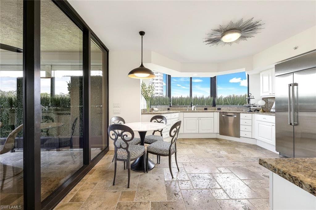 6597 Nicholas Blvd 306, Naples, FL 34108-19