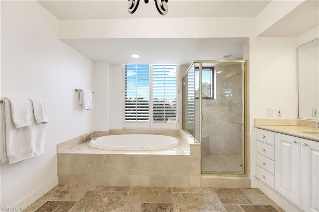 6597 Nicholas Blvd 306, Naples, FL 34108-26