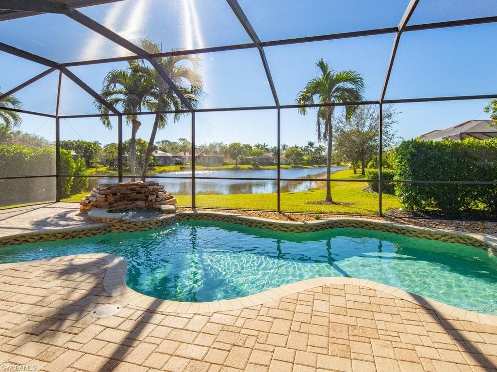 442 Saddlebrook Ln, Naples, FL 34110-4