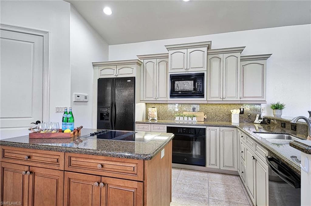 3133 Terramar Dr, Naples, FL 34119-11