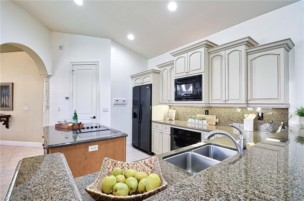 3133 Terramar Dr, Naples, FL 34119-12