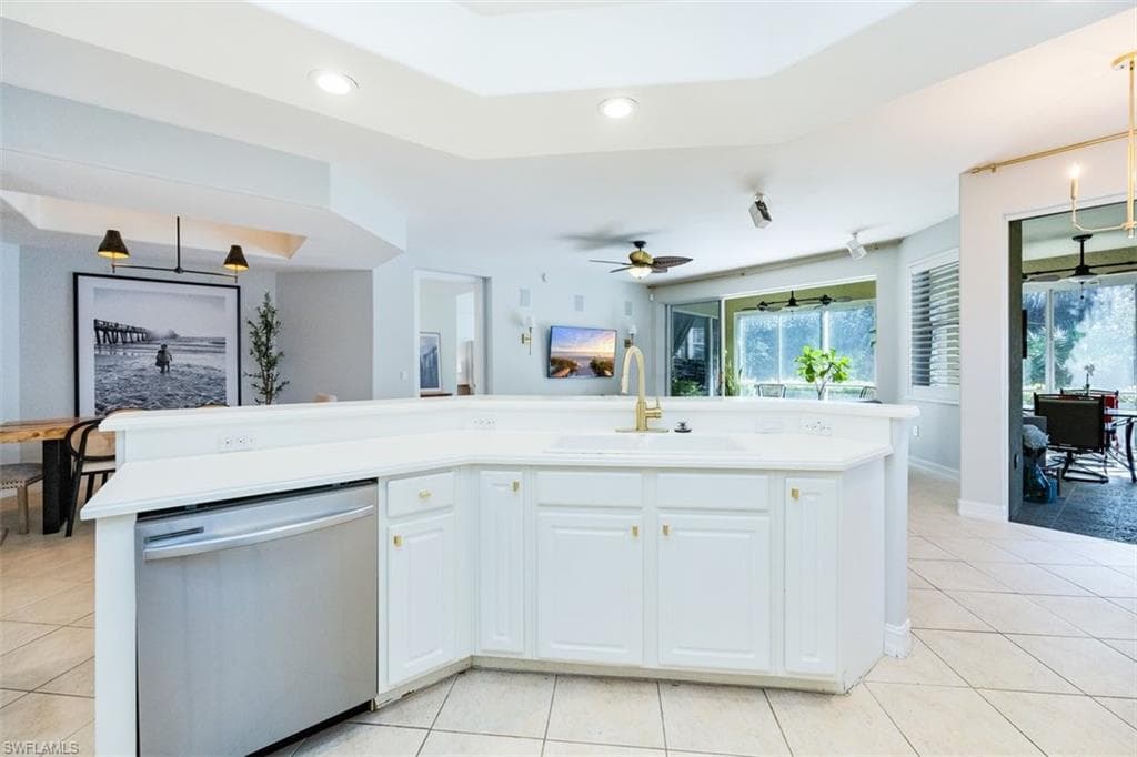 1786 Tarpon Bay Dr S 102, Naples, FL 34119-2