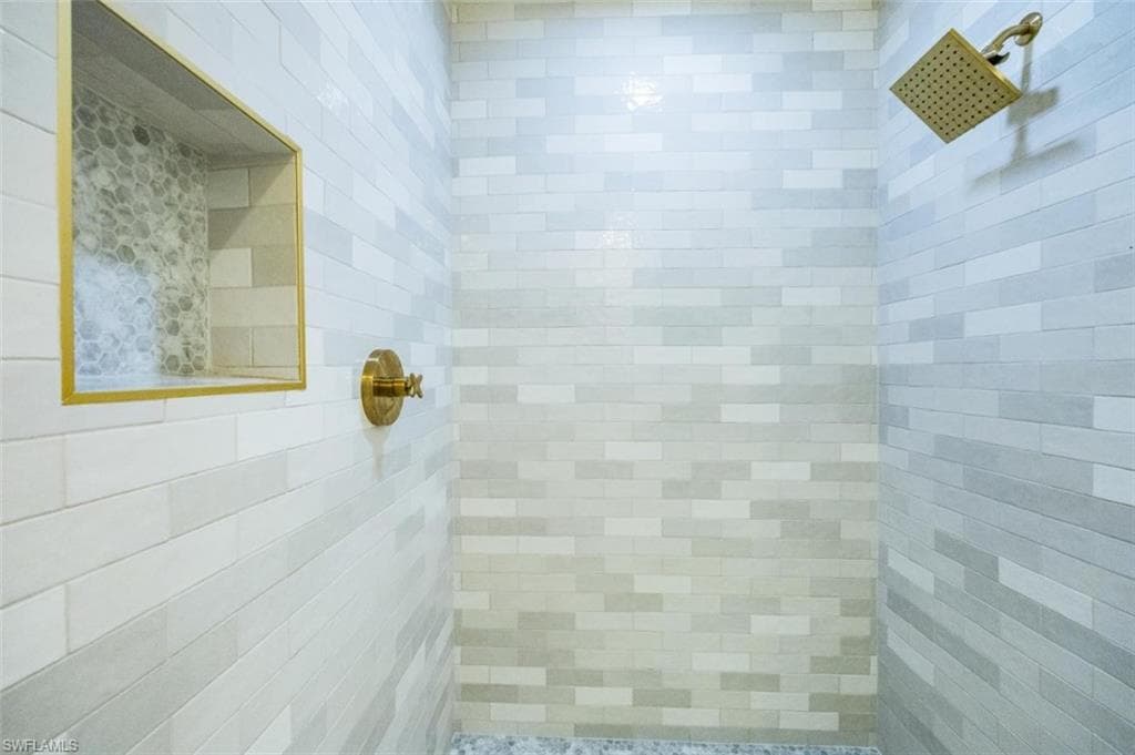 1786 Tarpon Bay Dr S 102, Naples, FL 34119-4