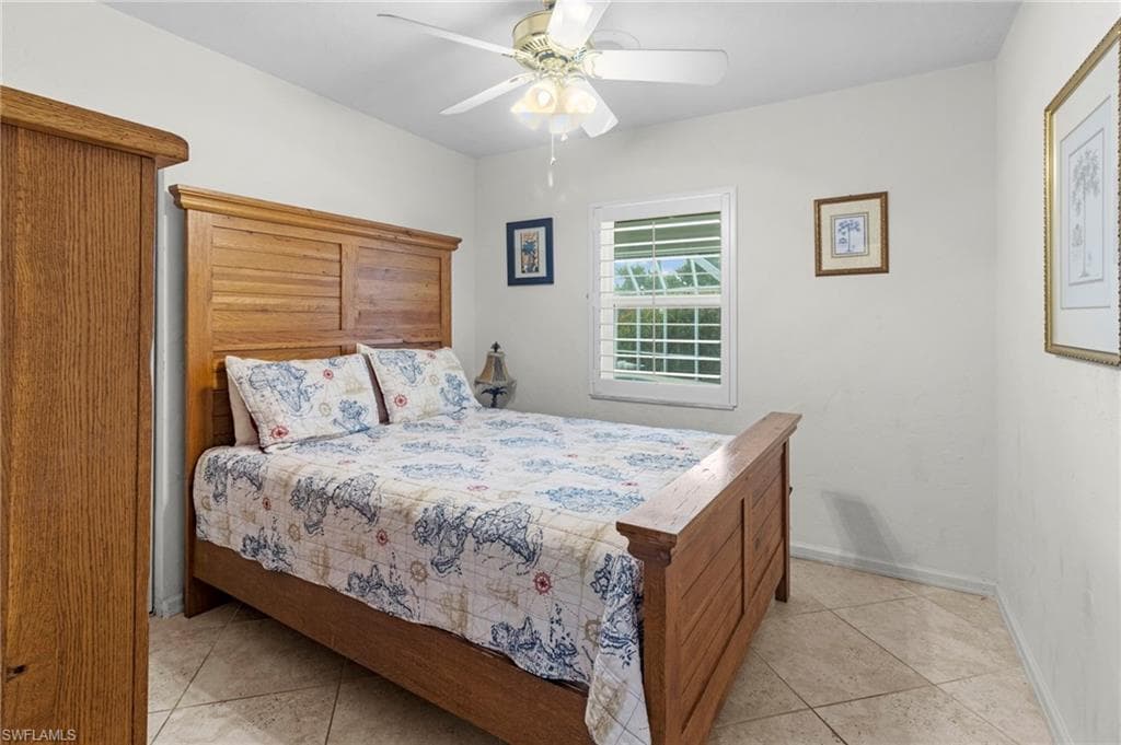 775 Willow Ct, Marco Island, FL 34145-24