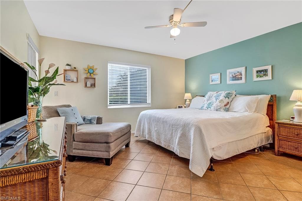 1001 Foxfire Ln 109, Naples, FL 34104-4