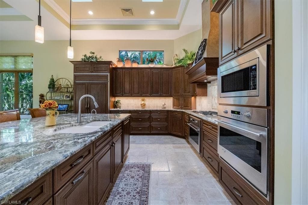 28724 La Caille Dr, Naples, FL 34119-9