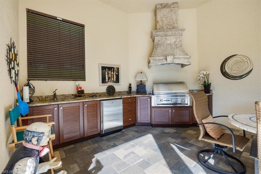 28724 La Caille Dr, Naples, FL 34119-29