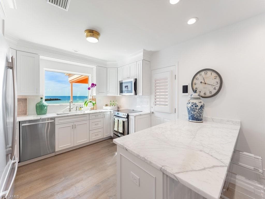 2401 Gulf Shore Blvd N Villa 2, Naples, FL 34103-1