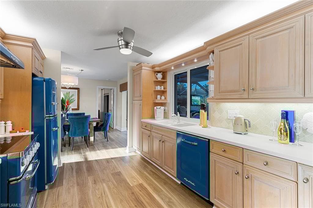 568 Tigertail Ct, Marco Island, FL 34145-18