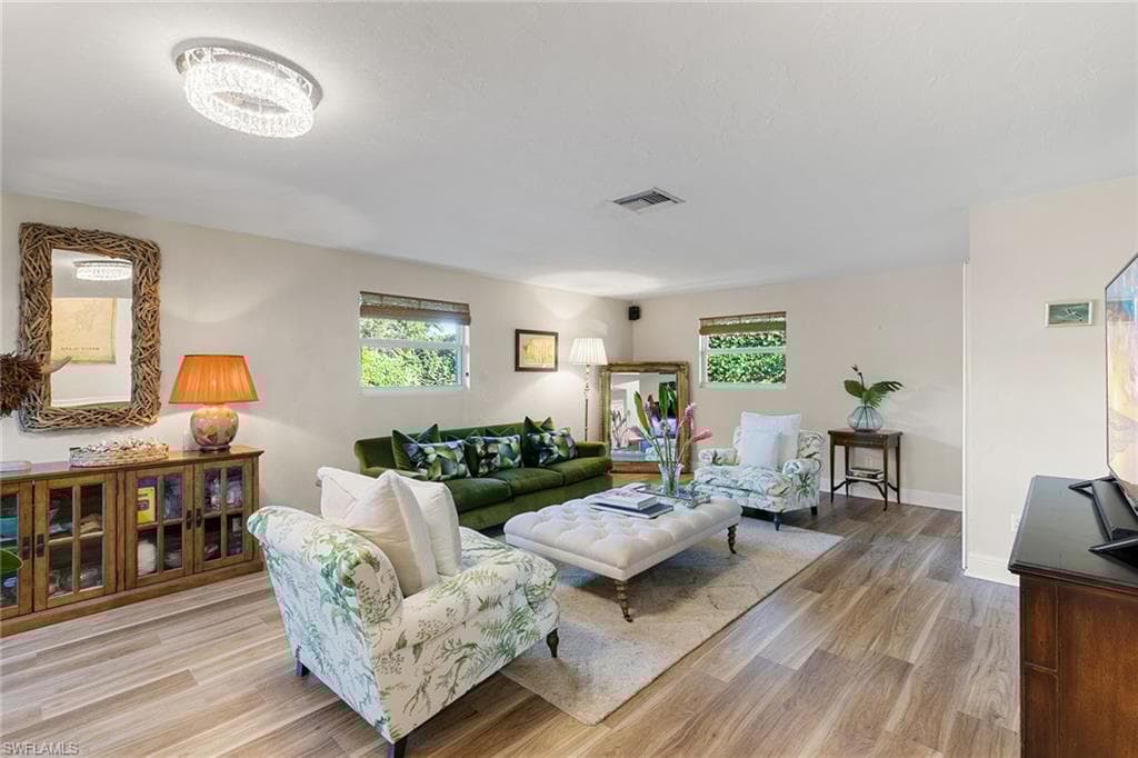 568 Tigertail Ct, Marco Island, FL 34145-19