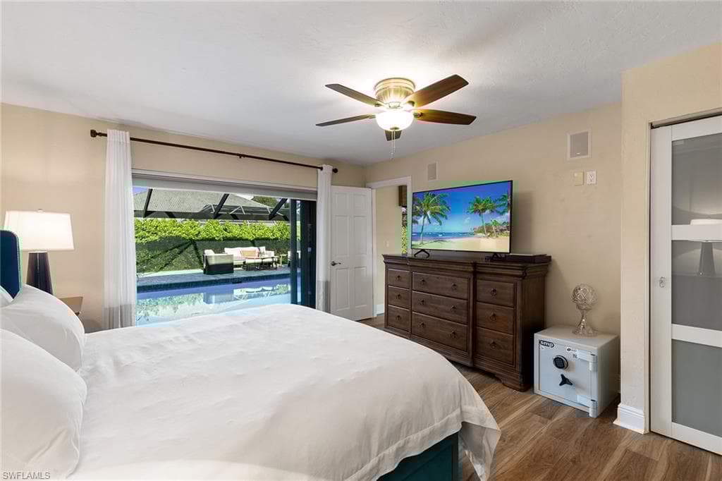 568 Tigertail Ct, Marco Island, FL 34145-25