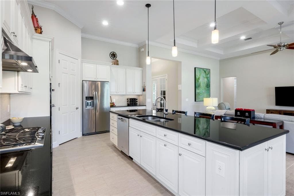 9302 Quarry Dr, Naples, FL 34120-15