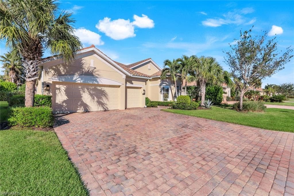 9302 Quarry Dr, Naples, FL 34120-8