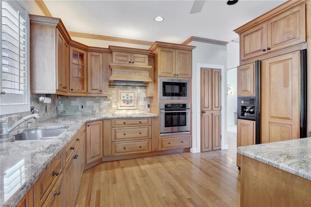 129 Egret Ave, Naples, FL 34108-10