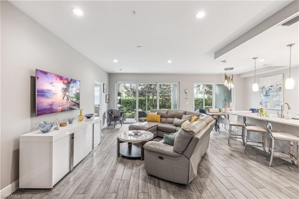 2318 Sawyers Hill Rd 103, Naples, FL 34120-5