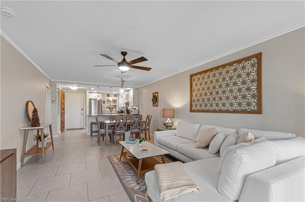 21 High Point Cir E 109, Naples, FL 34103-10