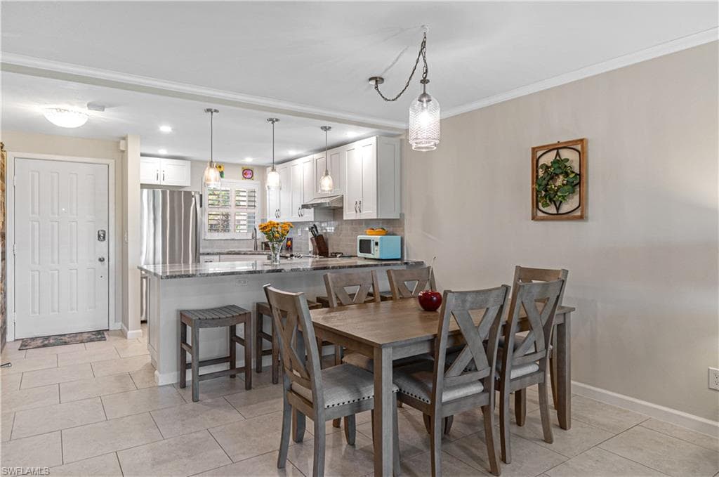 21 High Point Cir E 109, Naples, FL 34103-13