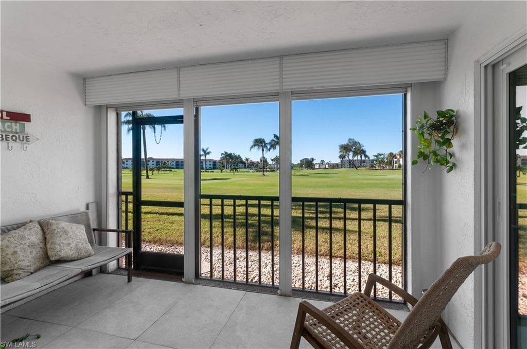 21 High Point Cir E 109, Naples, FL 34103-26