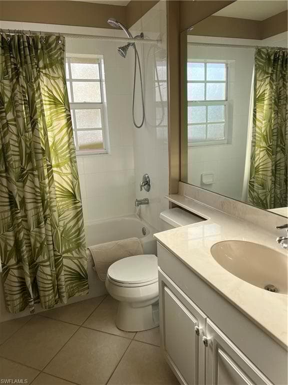 1057 Silverstrand Dr, Naples, FL 34110-35