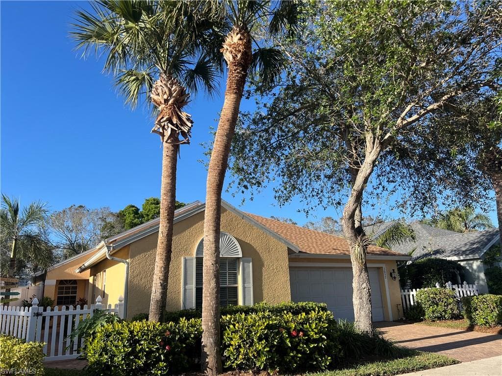 1057 Silverstrand Dr, Naples, FL 34110-4