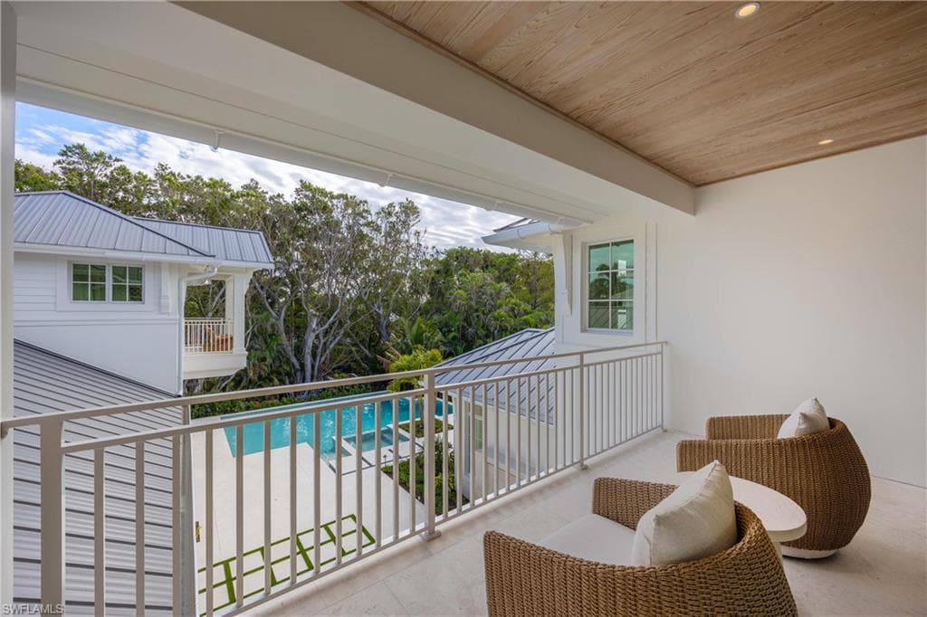 3295 Gordon Dr, Naples, FL 34102-28