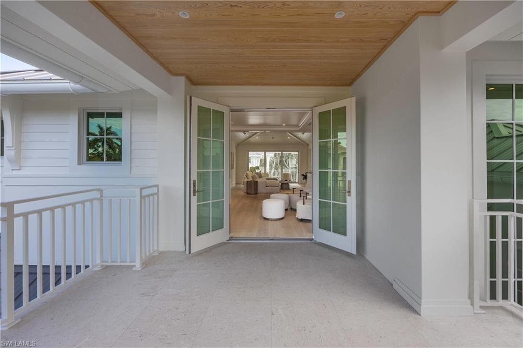3295 Gordon Dr, Naples, FL 34102-29