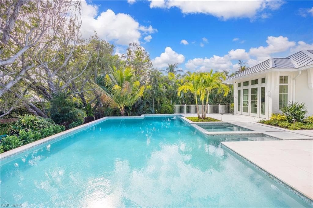 3295 Gordon Dr, Naples, FL 34102-39