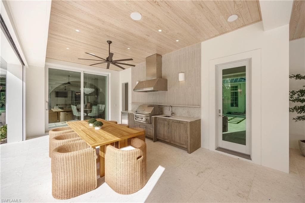 3295 Gordon Dr, Naples, FL 34102-44