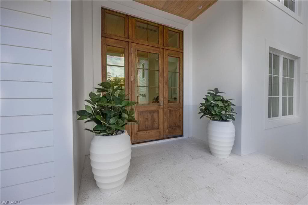 3295 Gordon Dr, Naples, FL 34102-4