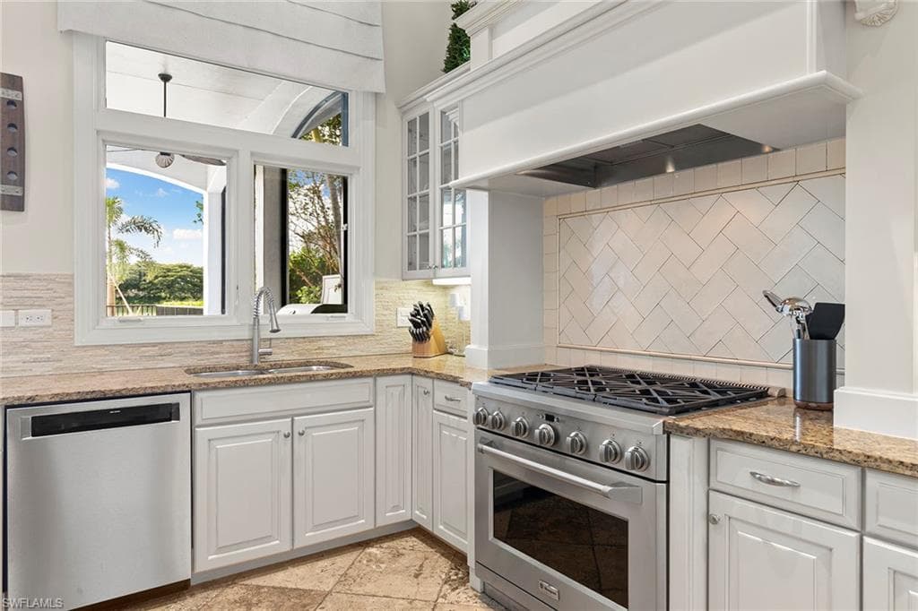 16811 Cabreo Dr, Naples, FL 34110-17