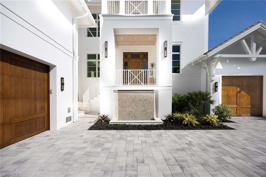 3277 Gordon Dr, Naples, FL 34102-5