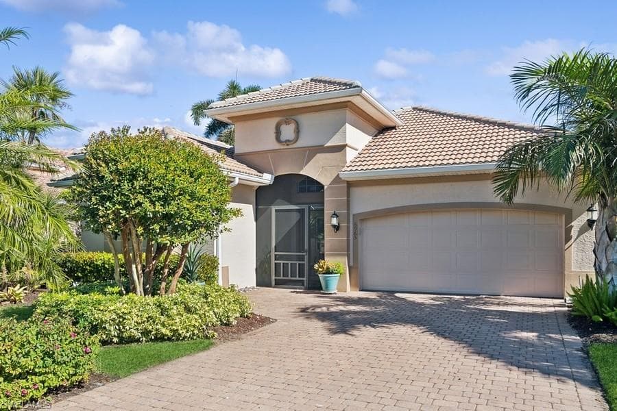 6965 Bent Grass Dr, Naples, FL 34113-2