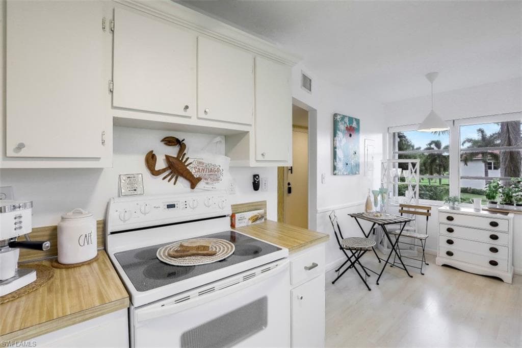 1056 Forest Lakes Dr A-201, Naples, FL 34105-9