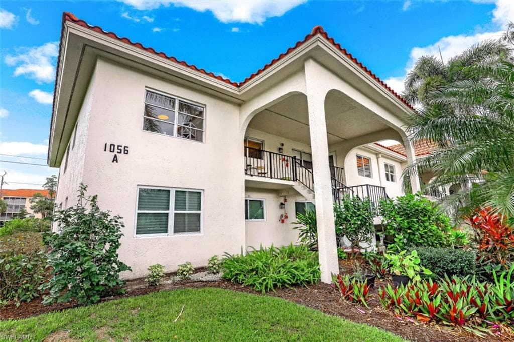 1056 Forest Lakes Dr A-201, Naples, FL 34105-3