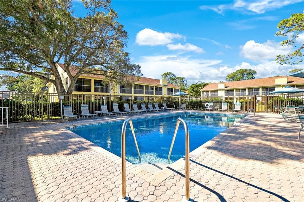 2668 Kings Lake Blvd 203, Naples, FL 34112-17