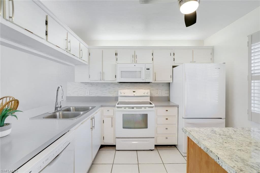 2668 Kings Lake Blvd 203, Naples, FL 34112-7