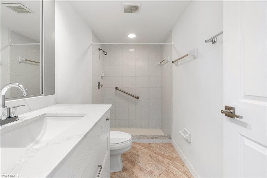 509 Roma Ct 104, Naples, FL 34110-12