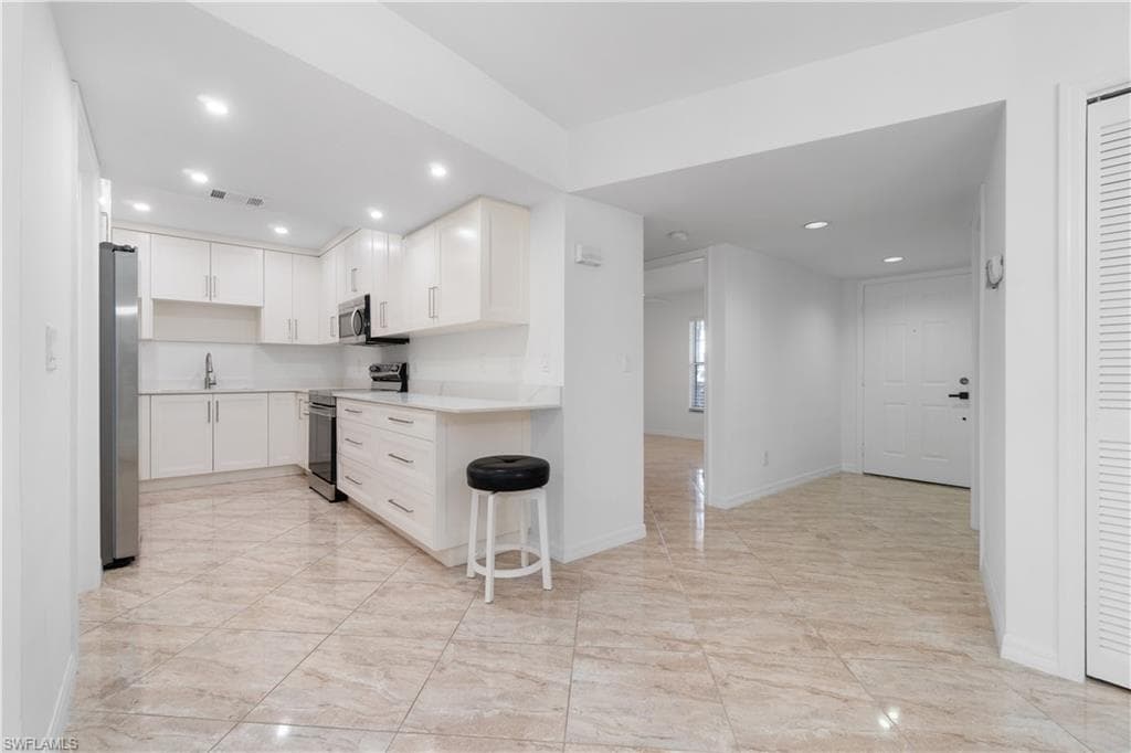 509 Roma Ct 104, Naples, FL 34110-14
