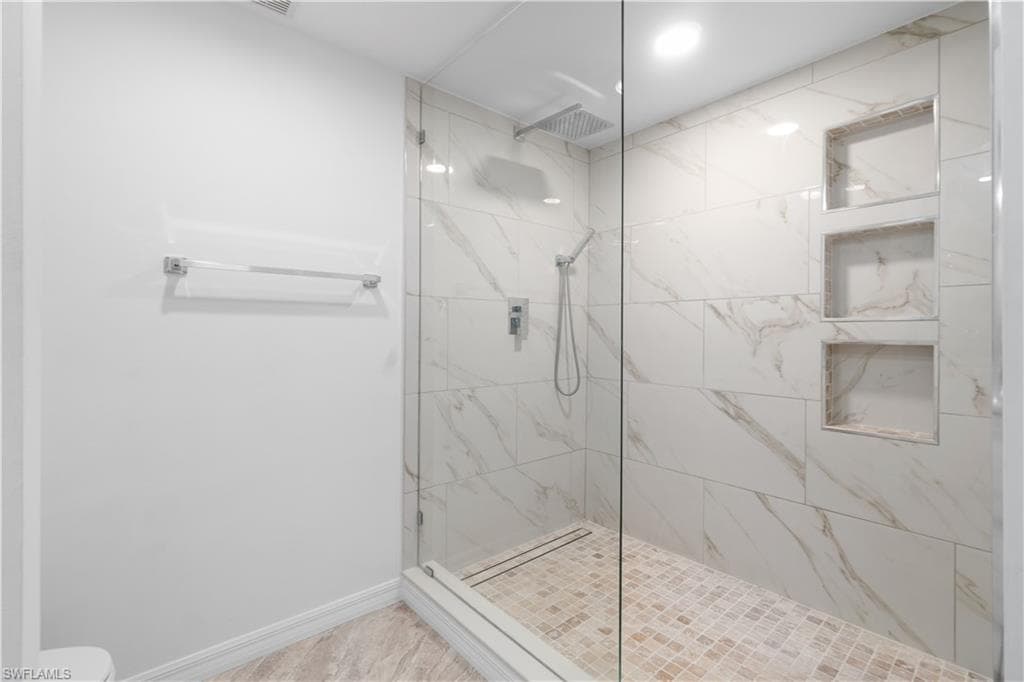 509 Roma Ct 104, Naples, FL 34110-25