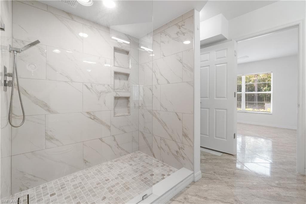 509 Roma Ct 104, Naples, FL 34110-26
