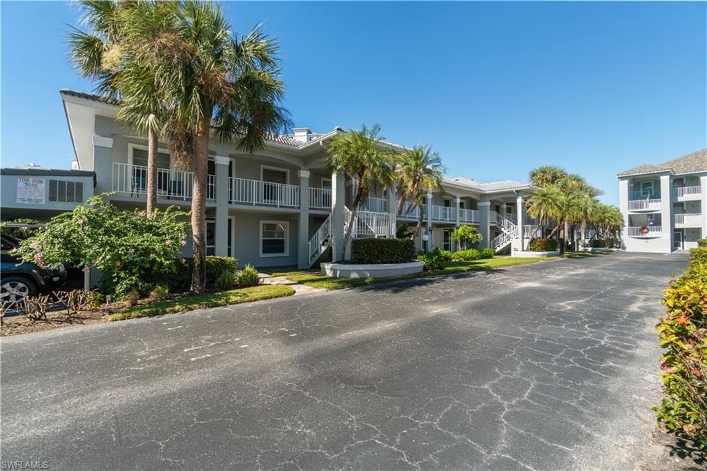 509 Roma Ct 104, Naples, FL 34110-5