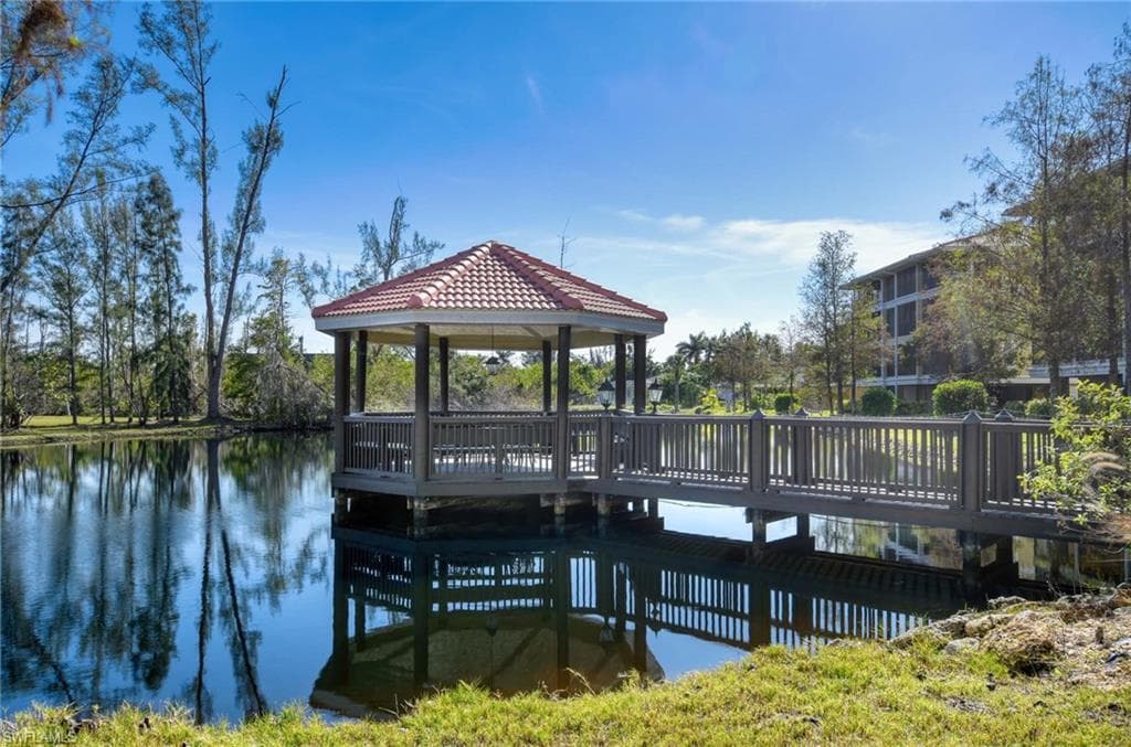 10041 Lake Cove Dr 202, Fort Myers, FL 33908-23