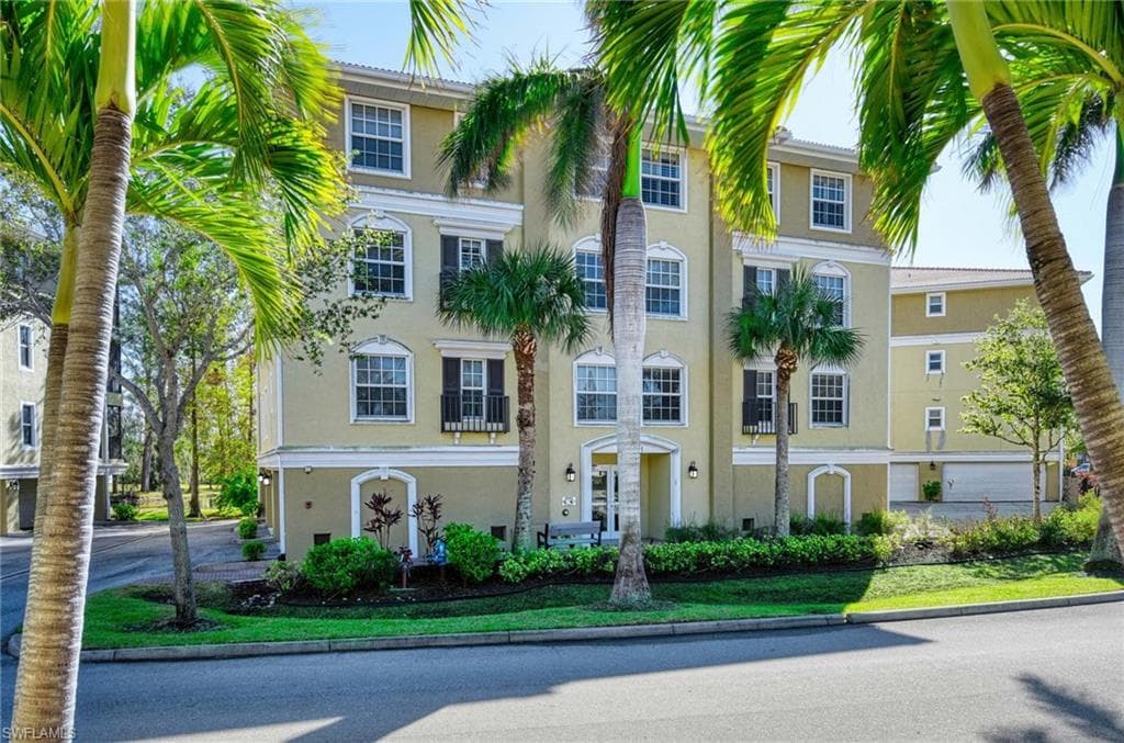 10041 Lake Cove Dr 202, Fort Myers, FL 33908-2