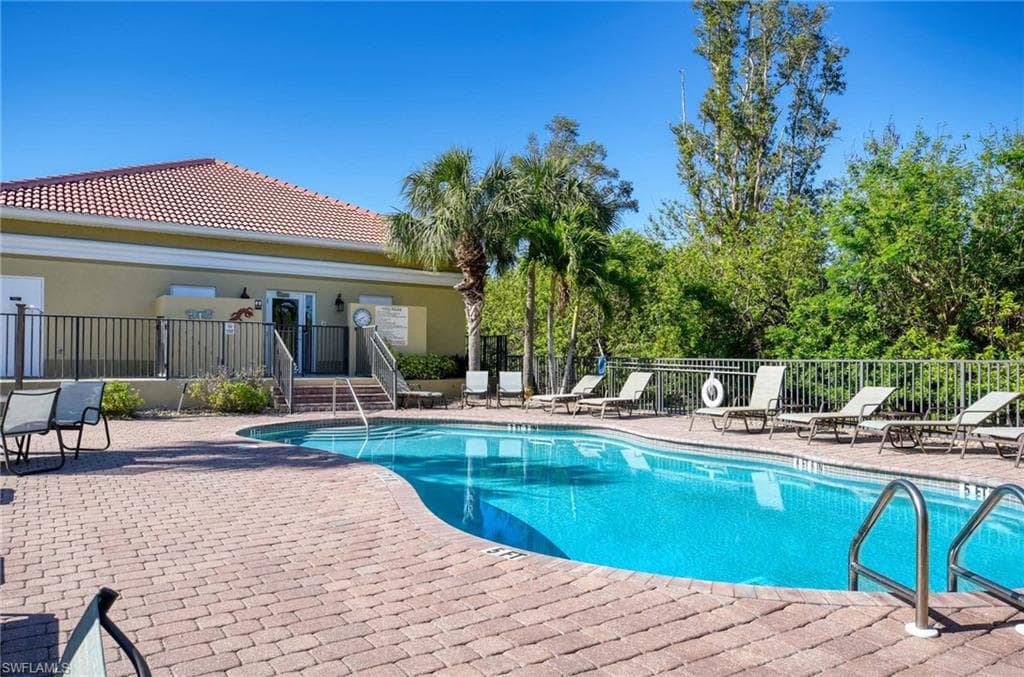 10041 Lake Cove Dr 202, Fort Myers, FL 33908-35