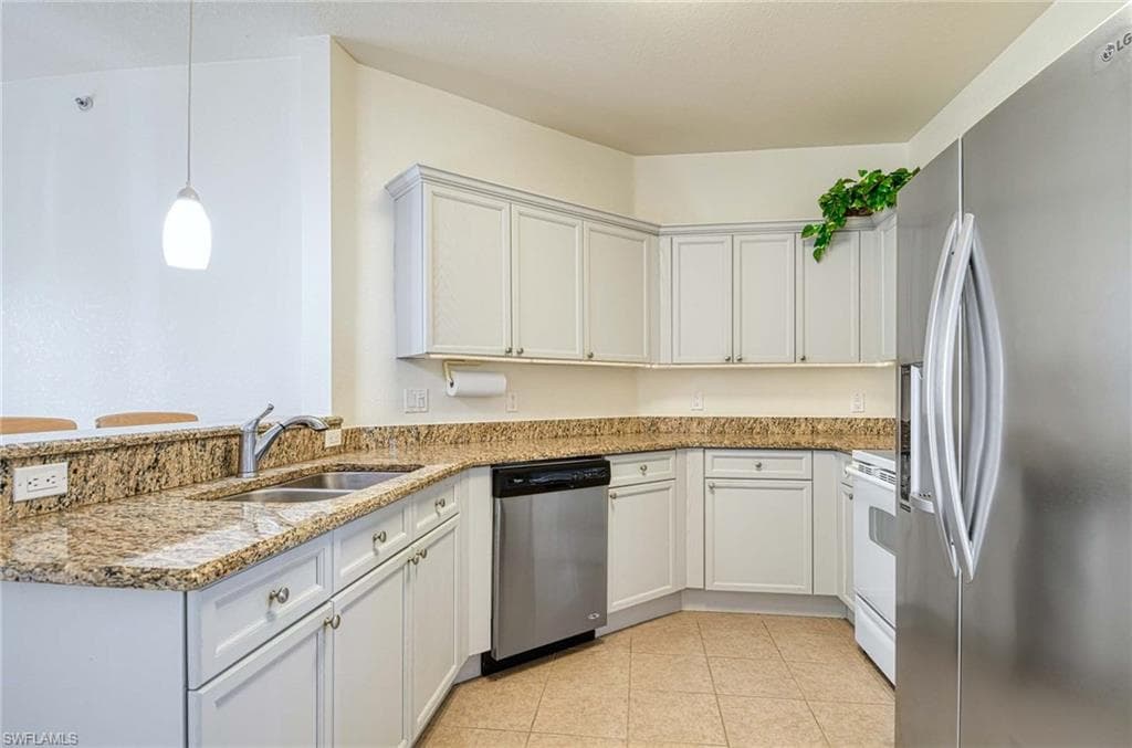 10041 Lake Cove Dr 202, Fort Myers, FL 33908-5