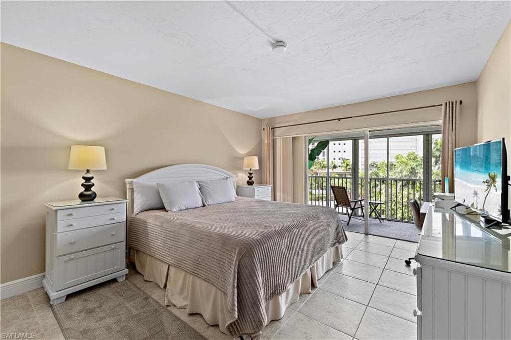 1 Bluebill Ave 409, Naples, FL 34108-17